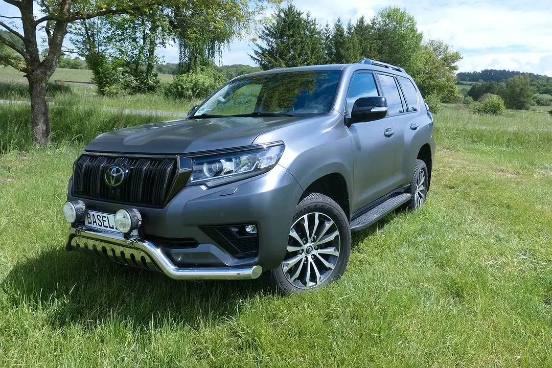 Toyota Land Cruiser - Thumbnail 3
