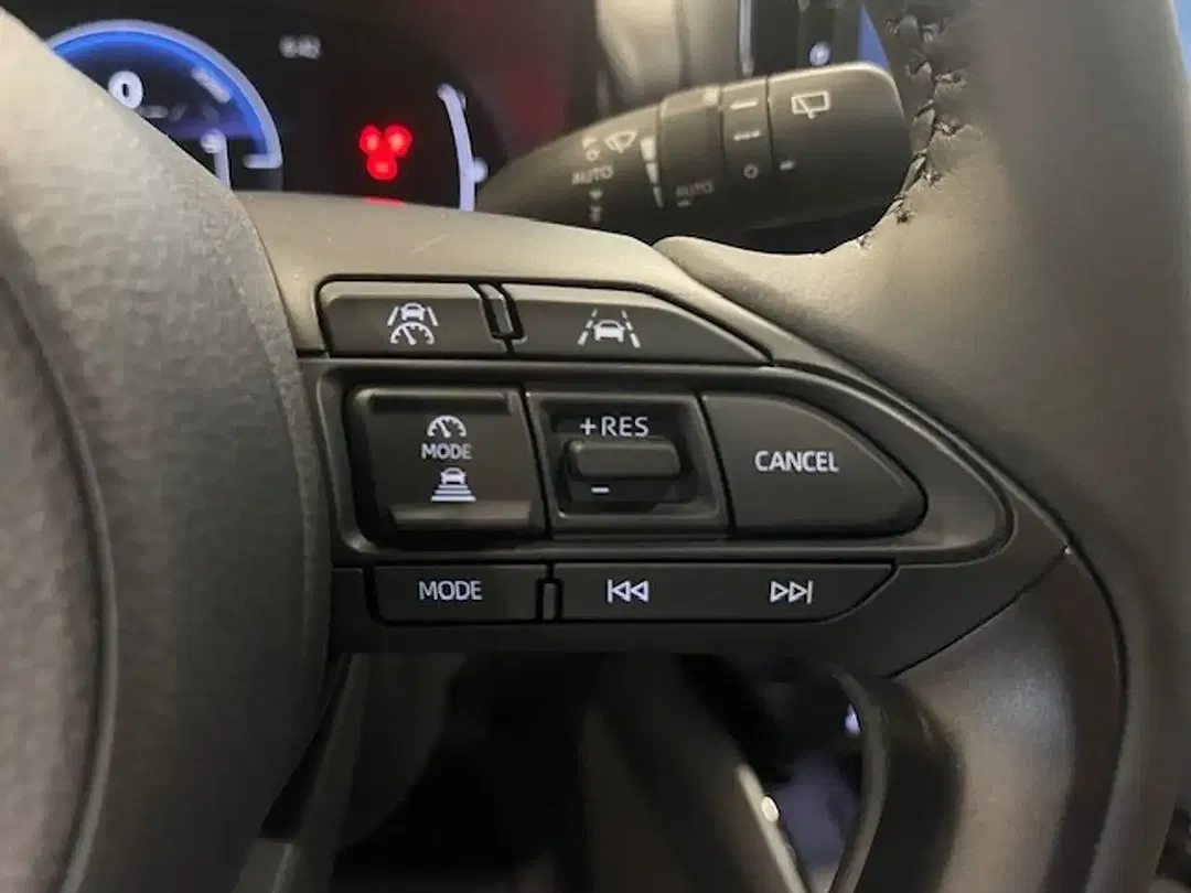 Toyota Yaris - Thumbnail 12