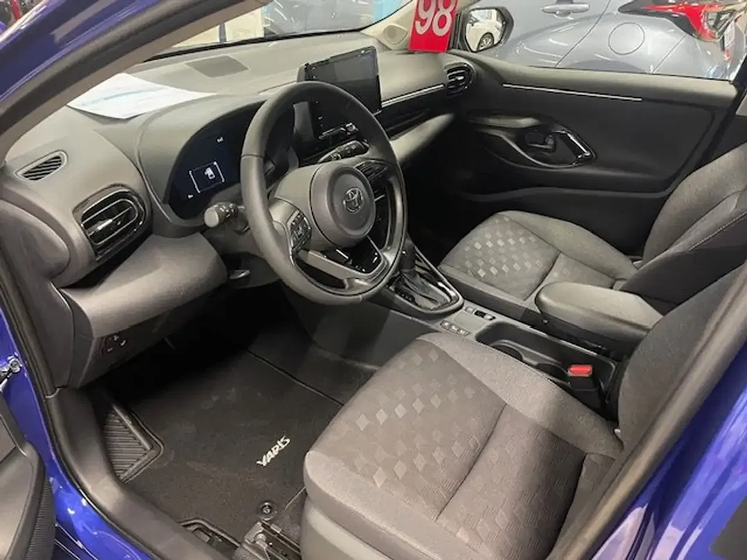 Toyota Yaris - Thumbnail 9