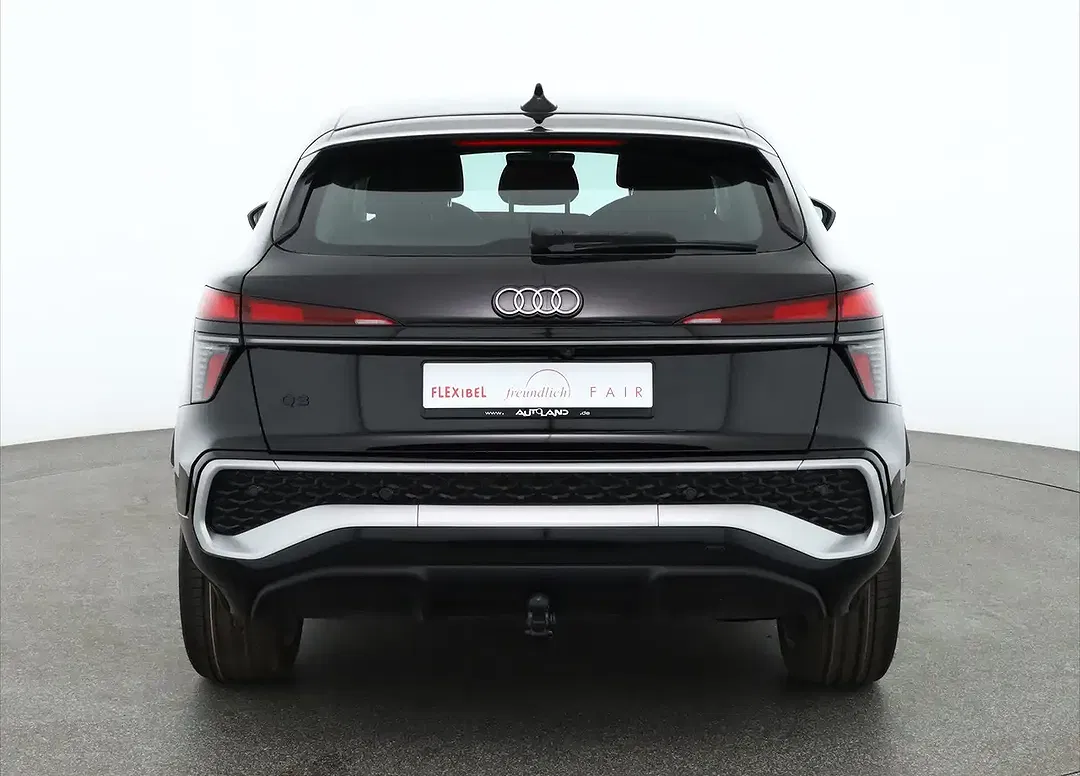 Audi Q3 - Thumbnail 3