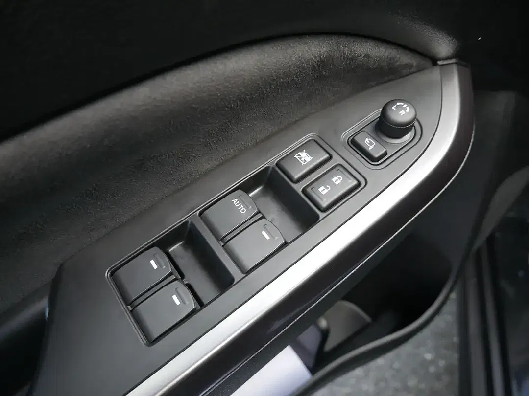 Suzuki Vitara - Thumbnail 10