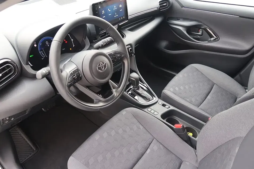 Toyota Yaris - Thumbnail 10