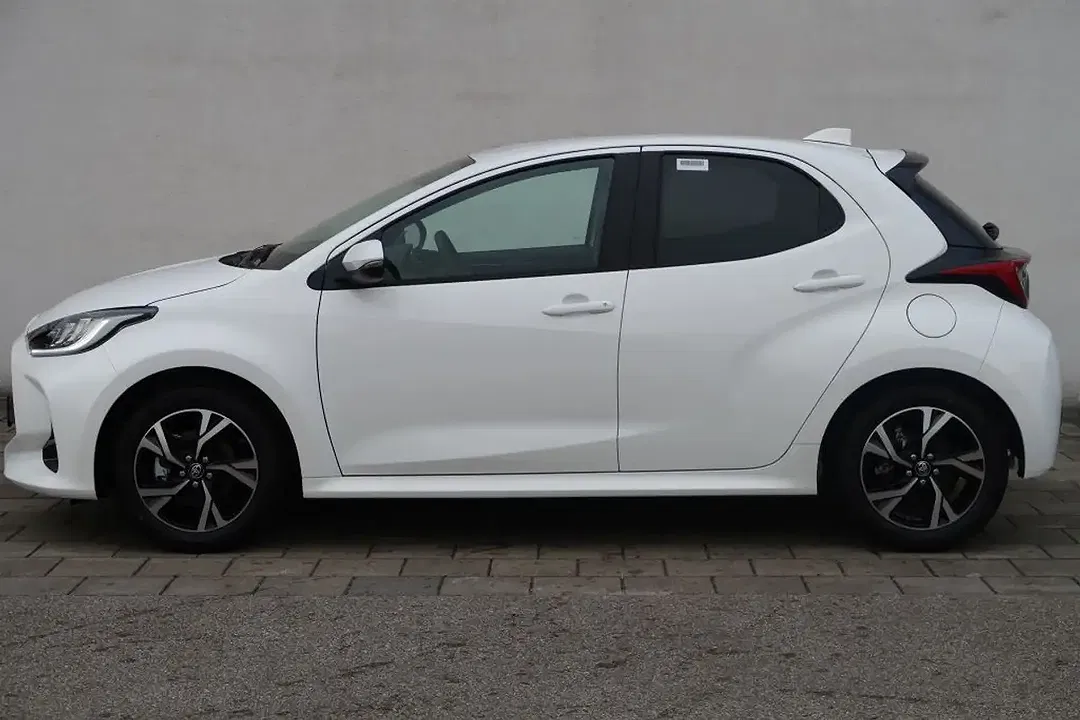 Toyota Yaris - Thumbnail 2