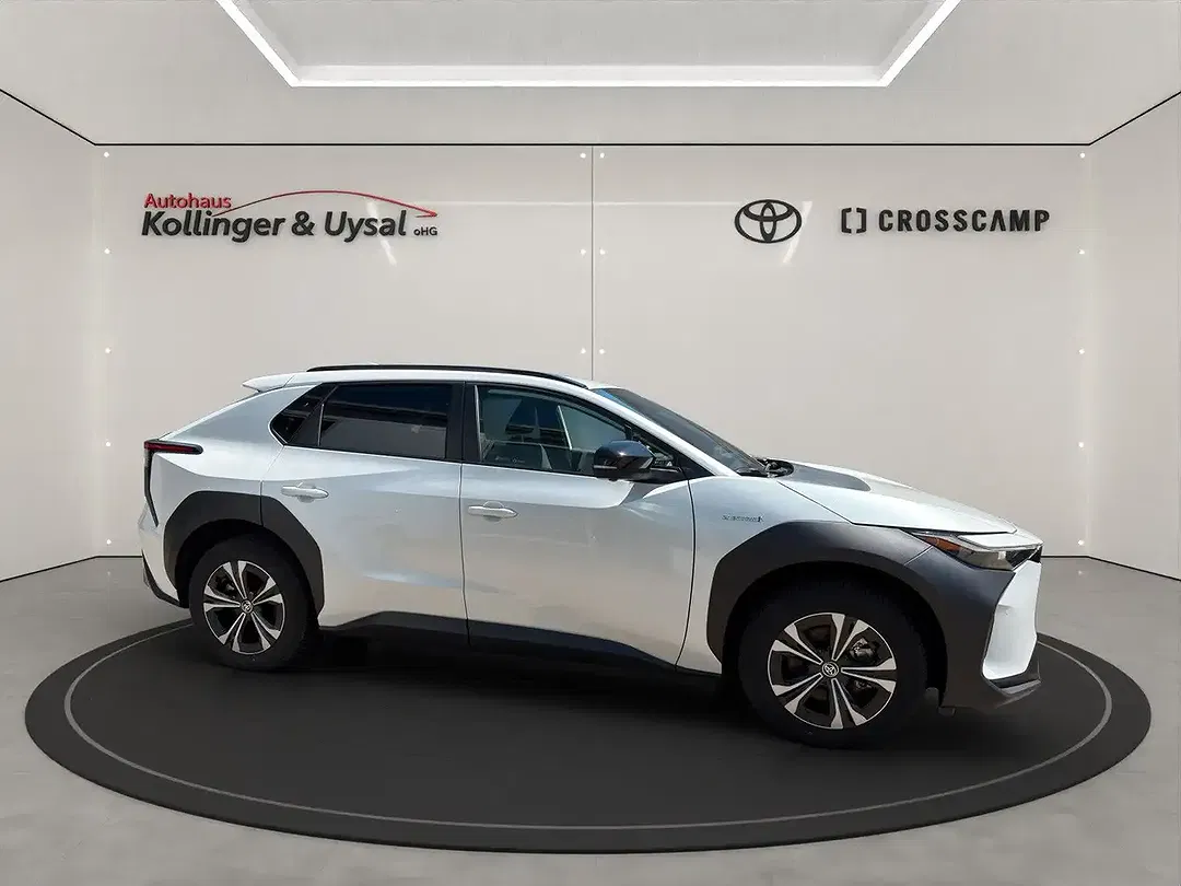 Toyota bZ4X - Thumbnail 2