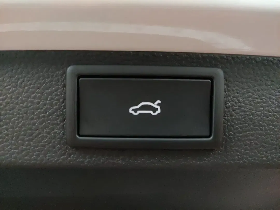 Skoda Karoq - Thumbnail 8