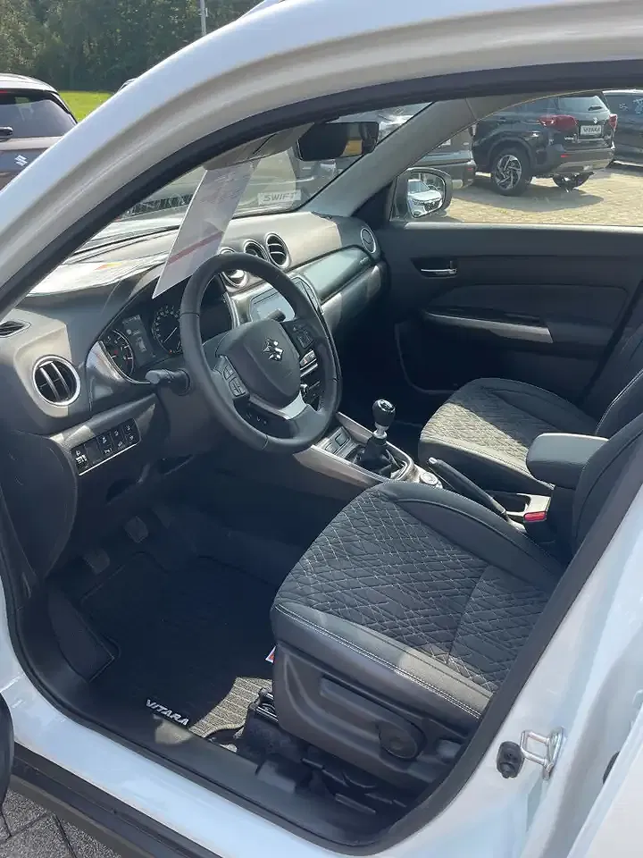 Suzuki Vitara - Thumbnail 3