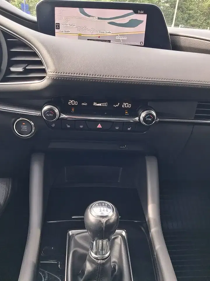 Mazda 3 - Thumbnail 12