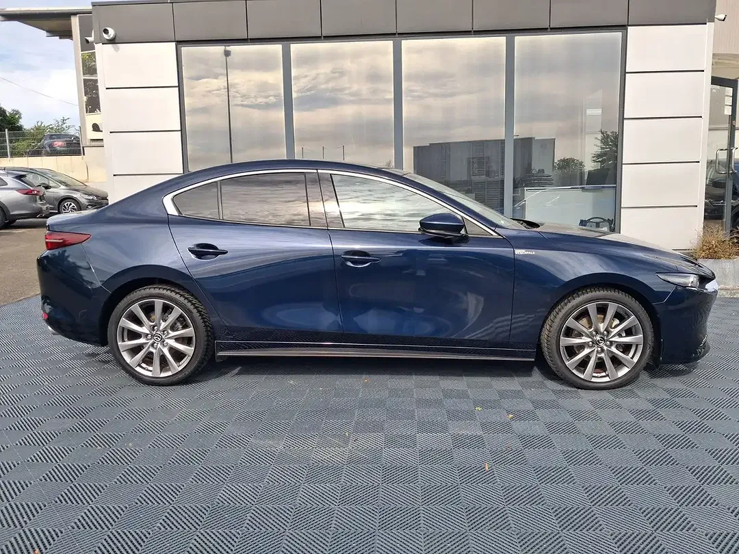 Mazda 3 - Thumbnail 4