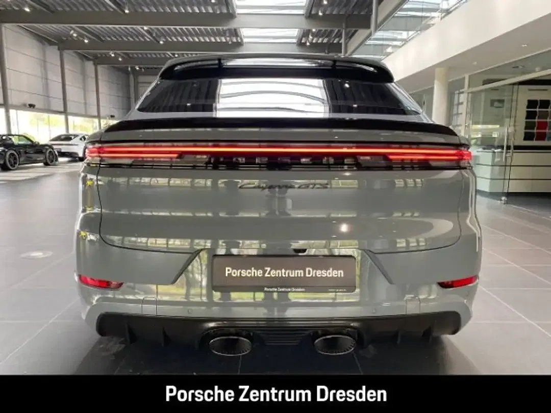 Porsche Cayenne - Thumbnail 10