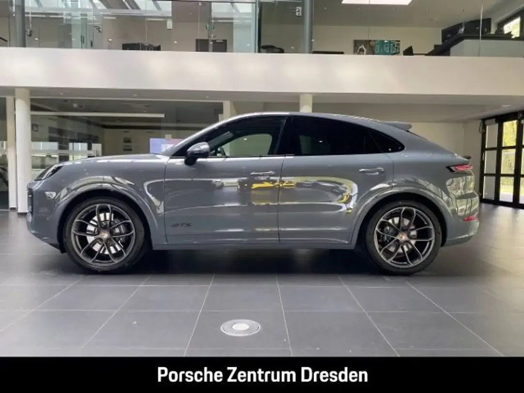 Porsche Cayenne - Thumbnail 2