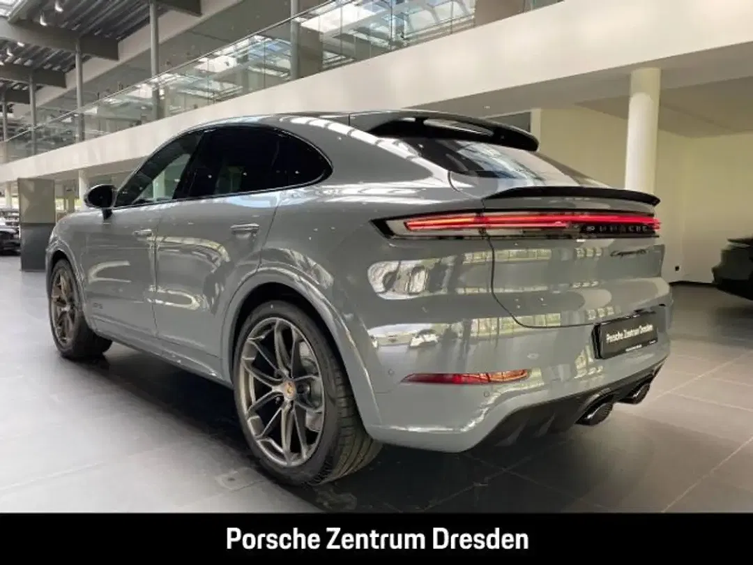 Porsche Cayenne - Thumbnail 3