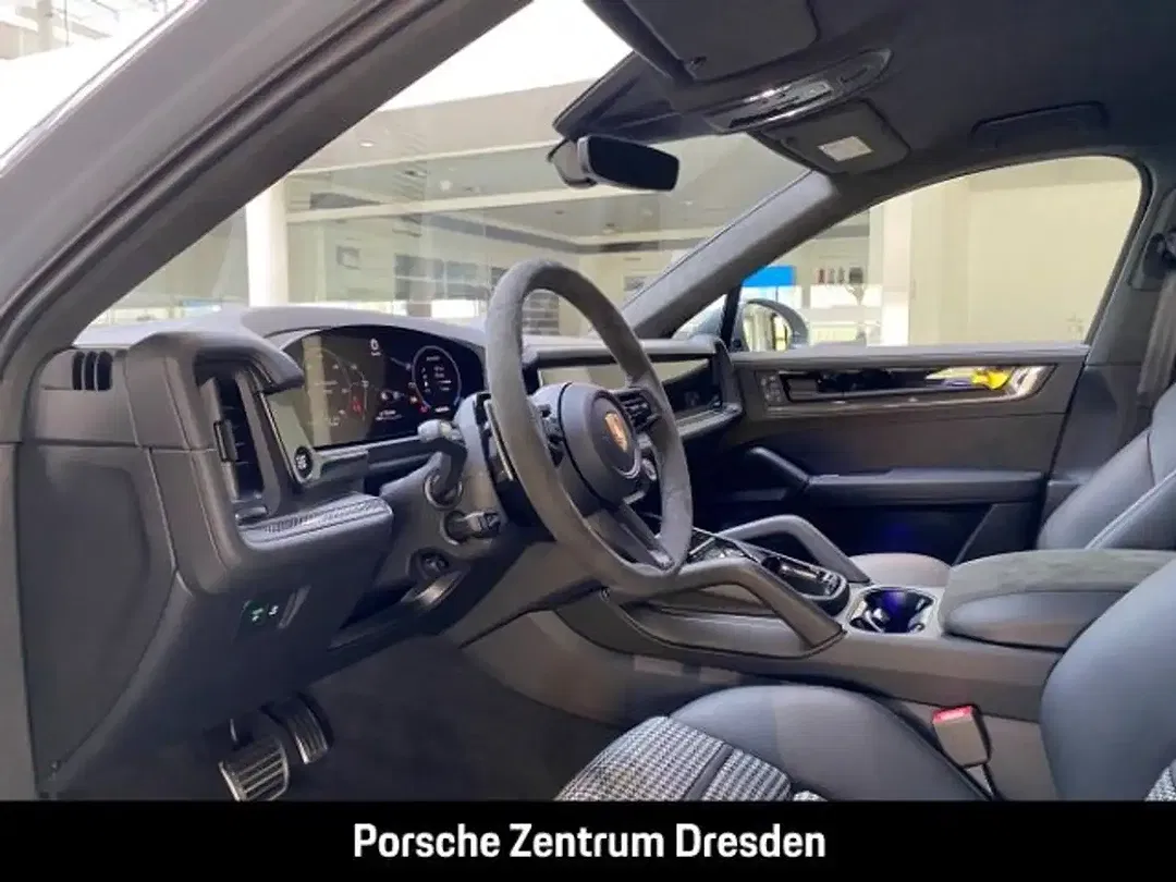 Porsche Cayenne - Thumbnail 4