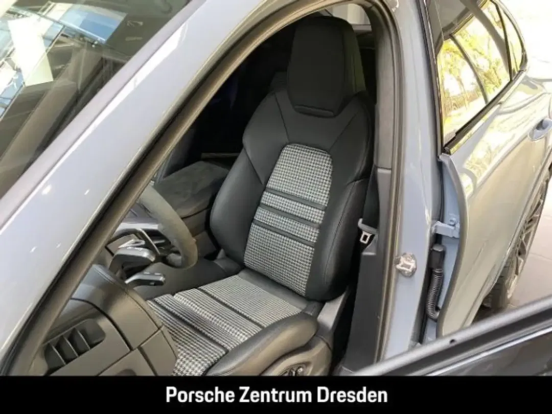 Porsche Cayenne - Thumbnail 5
