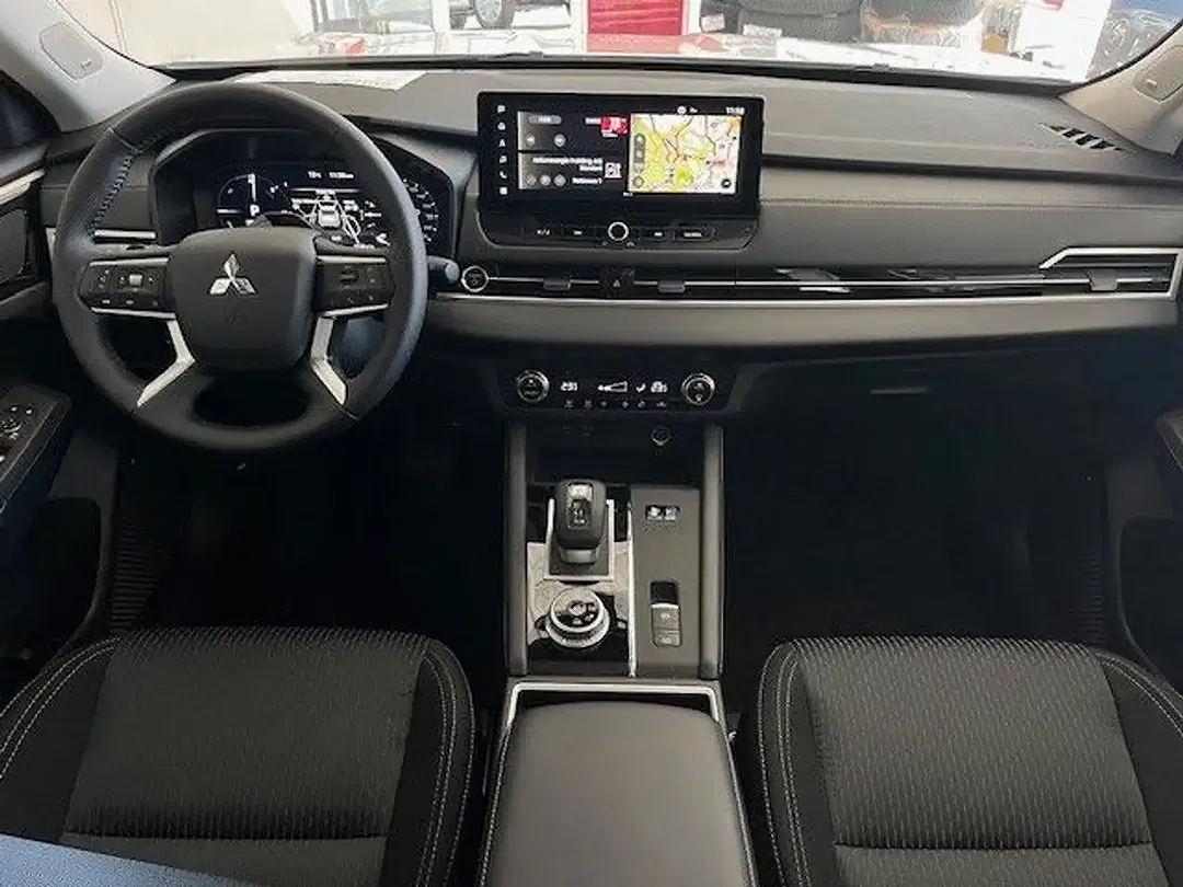Mitsubishi Outlander - Thumbnail 14