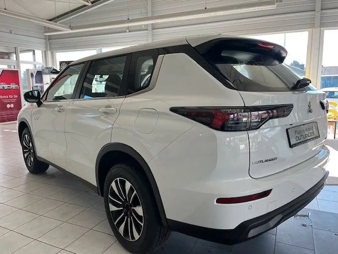 Mitsubishi Outlander - Thumbnail 5