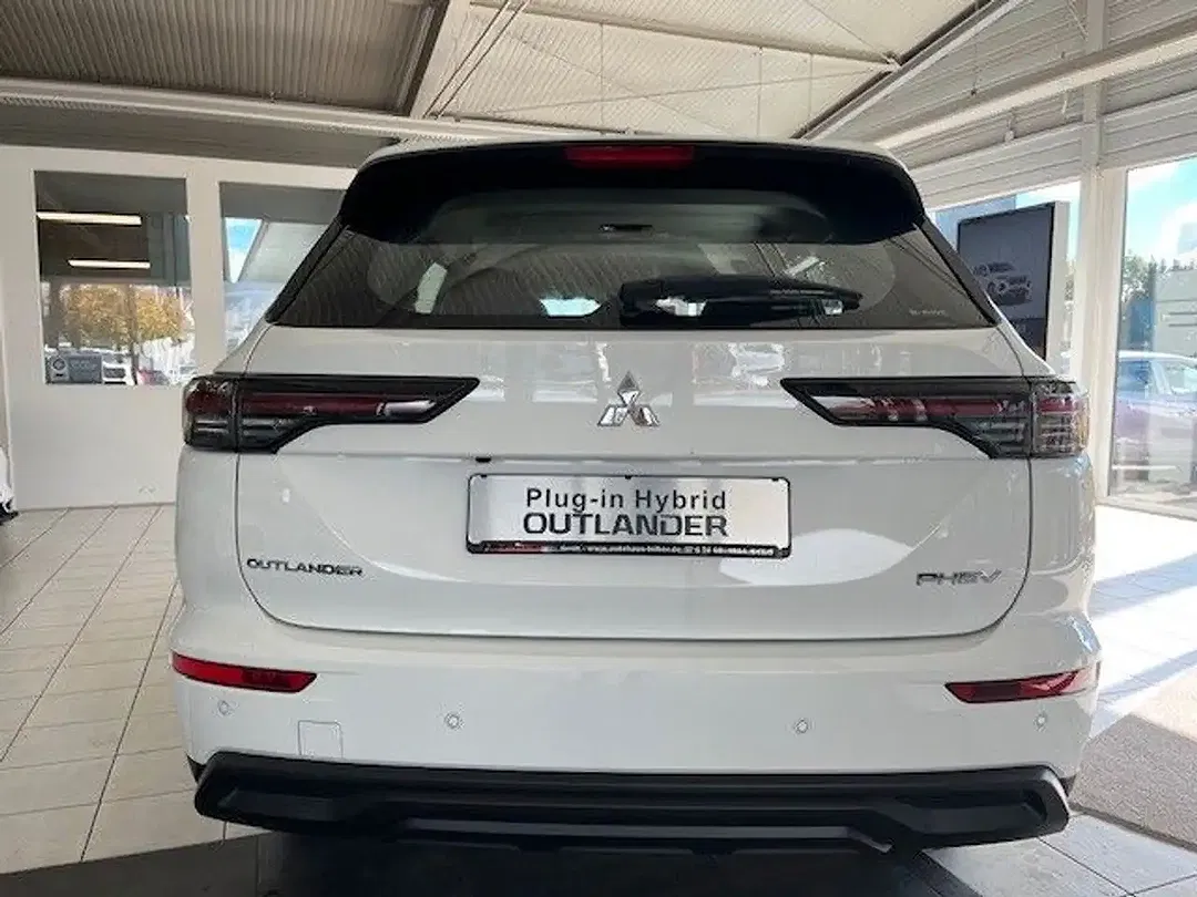 Mitsubishi Outlander - Thumbnail 6