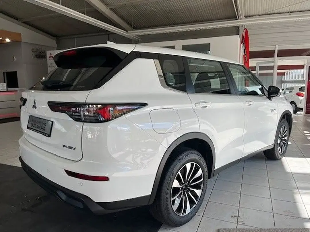 Mitsubishi Outlander - Thumbnail 8