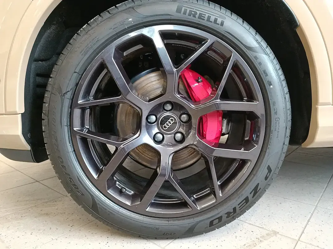 Audi Q7 - Thumbnail 6