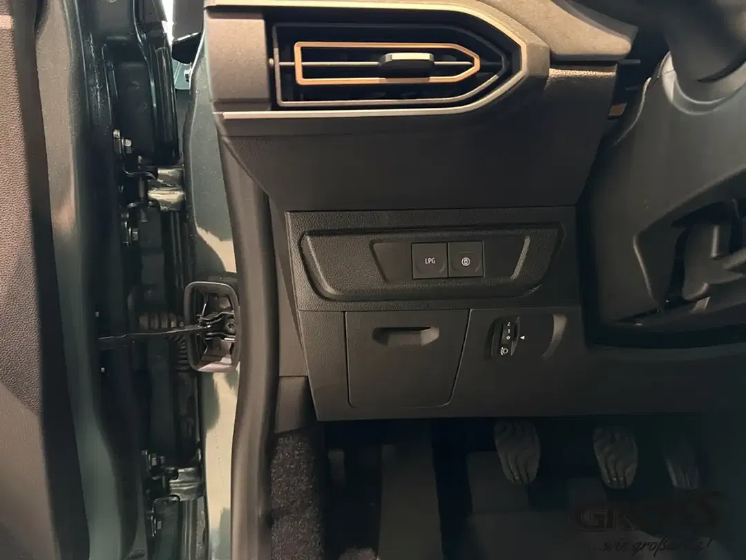 Dacia Sandero - Thumbnail 16