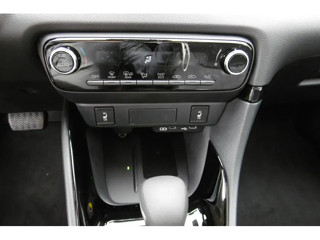 Toyota Yaris - Thumbnail 11