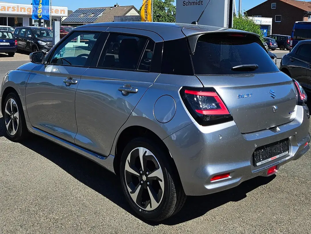 Suzuki Swift - Thumbnail 11