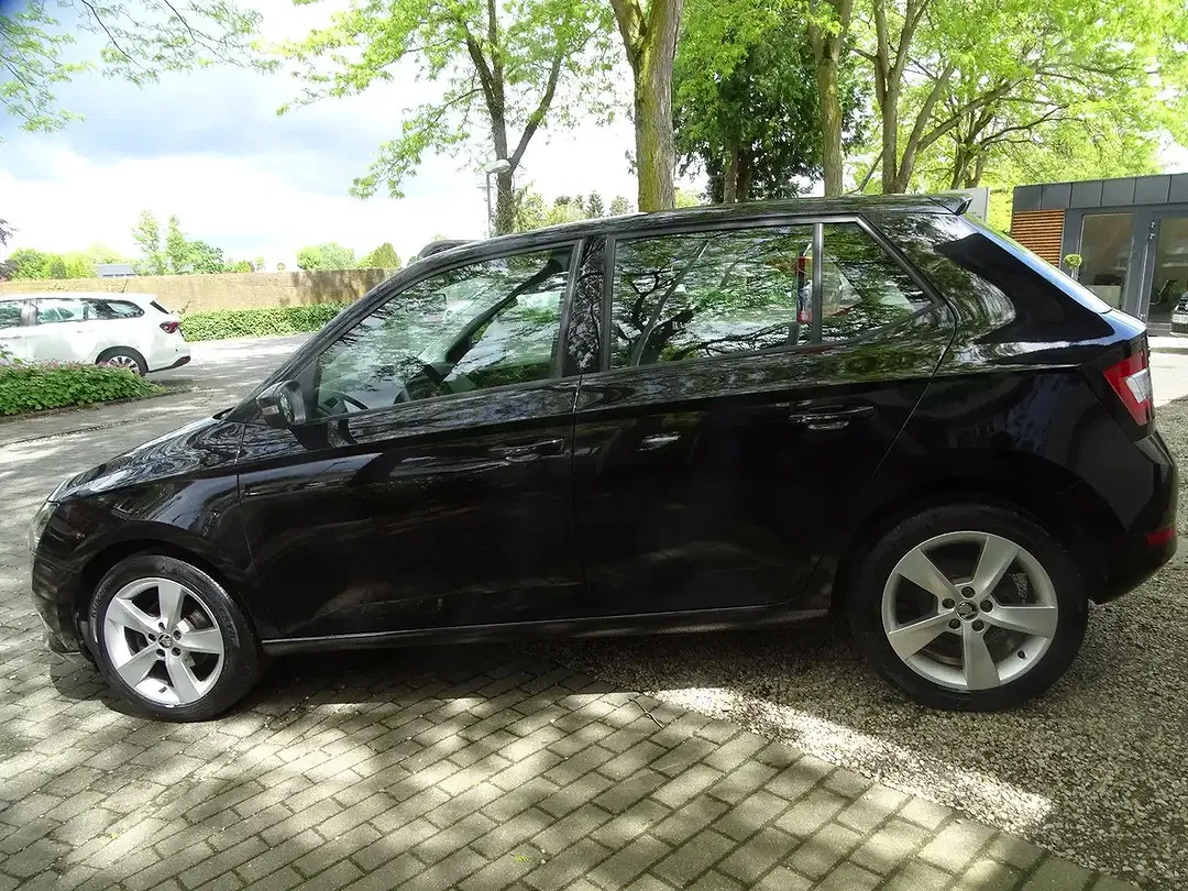 Skoda Fabia - Thumbnail 4