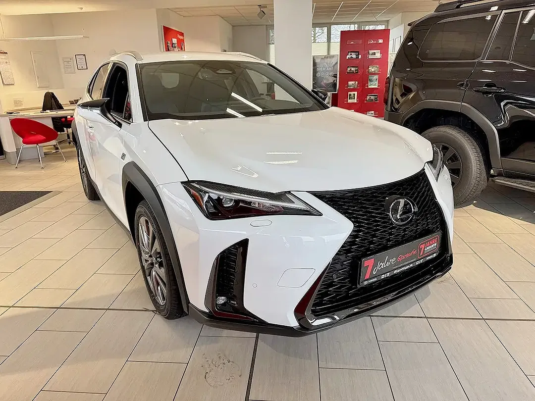 Lexus UX 300h - Thumbnail 4