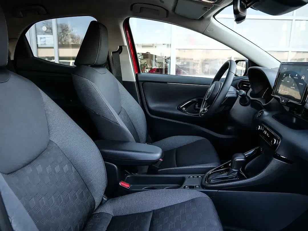 Toyota Yaris - Thumbnail 13