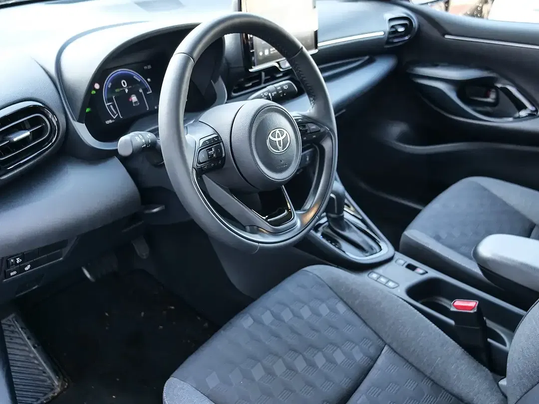 Toyota Yaris - Thumbnail 6