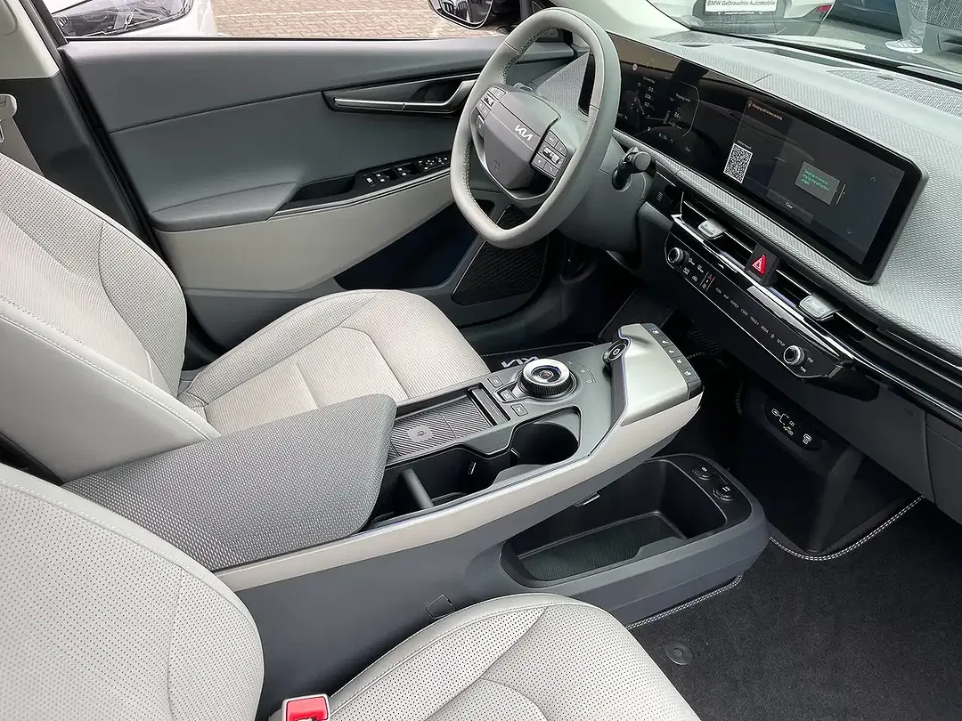 Kia EV6 - Thumbnail 10
