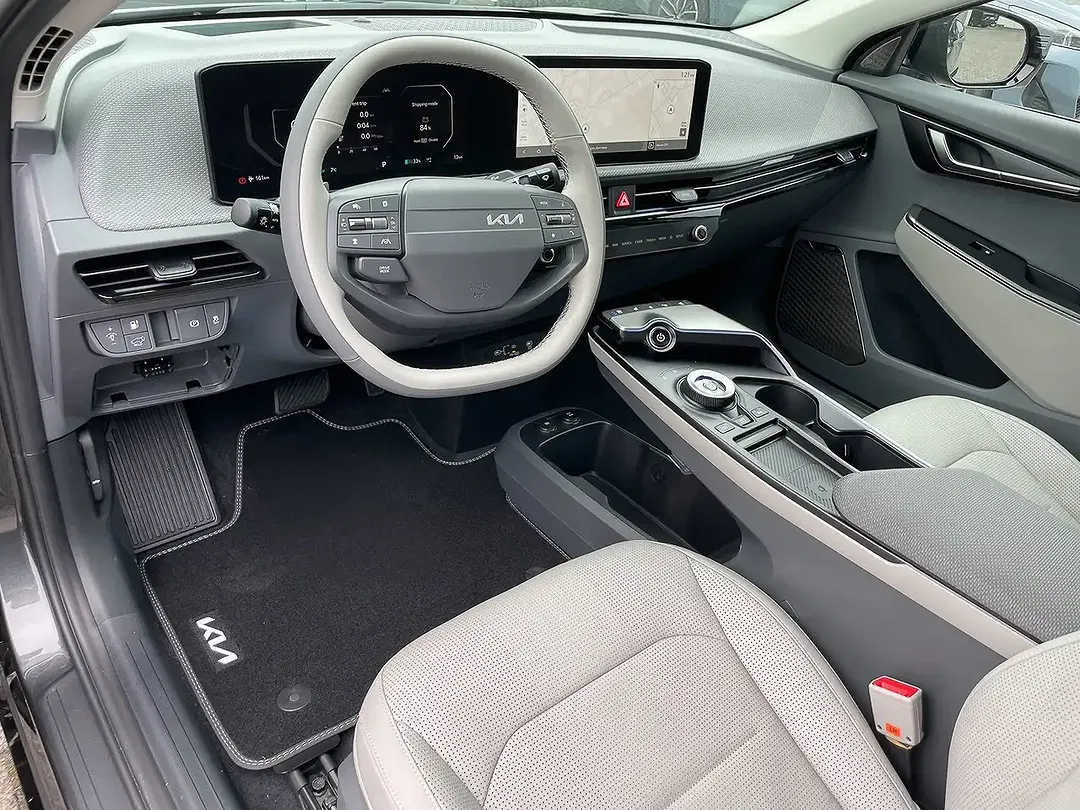 Kia EV6 - Thumbnail 11