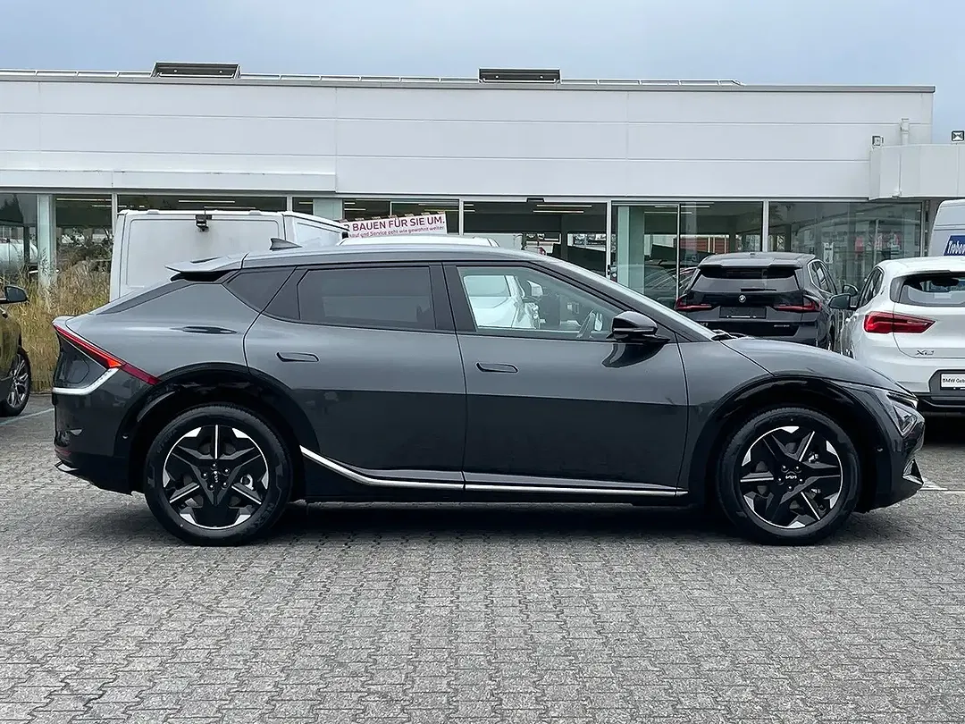 Kia EV6 - Thumbnail 5