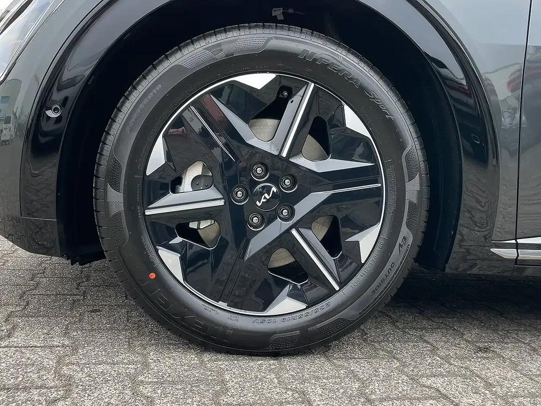 Kia EV6 - Thumbnail 9