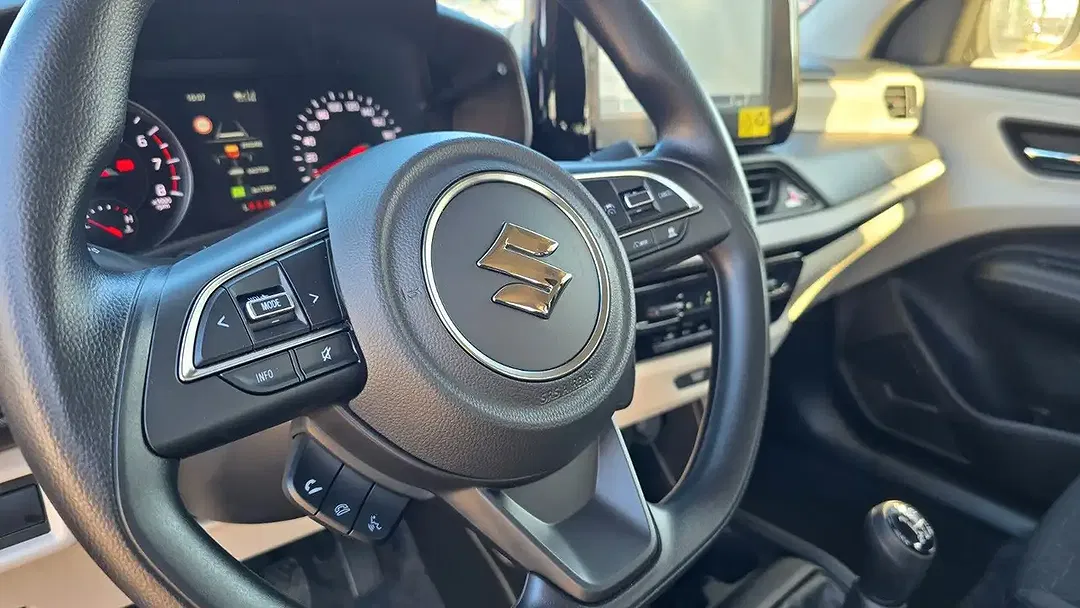 Suzuki Swift - Thumbnail 11