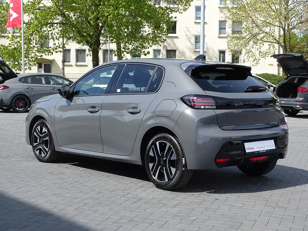 Peugeot 208 - Thumbnail 2