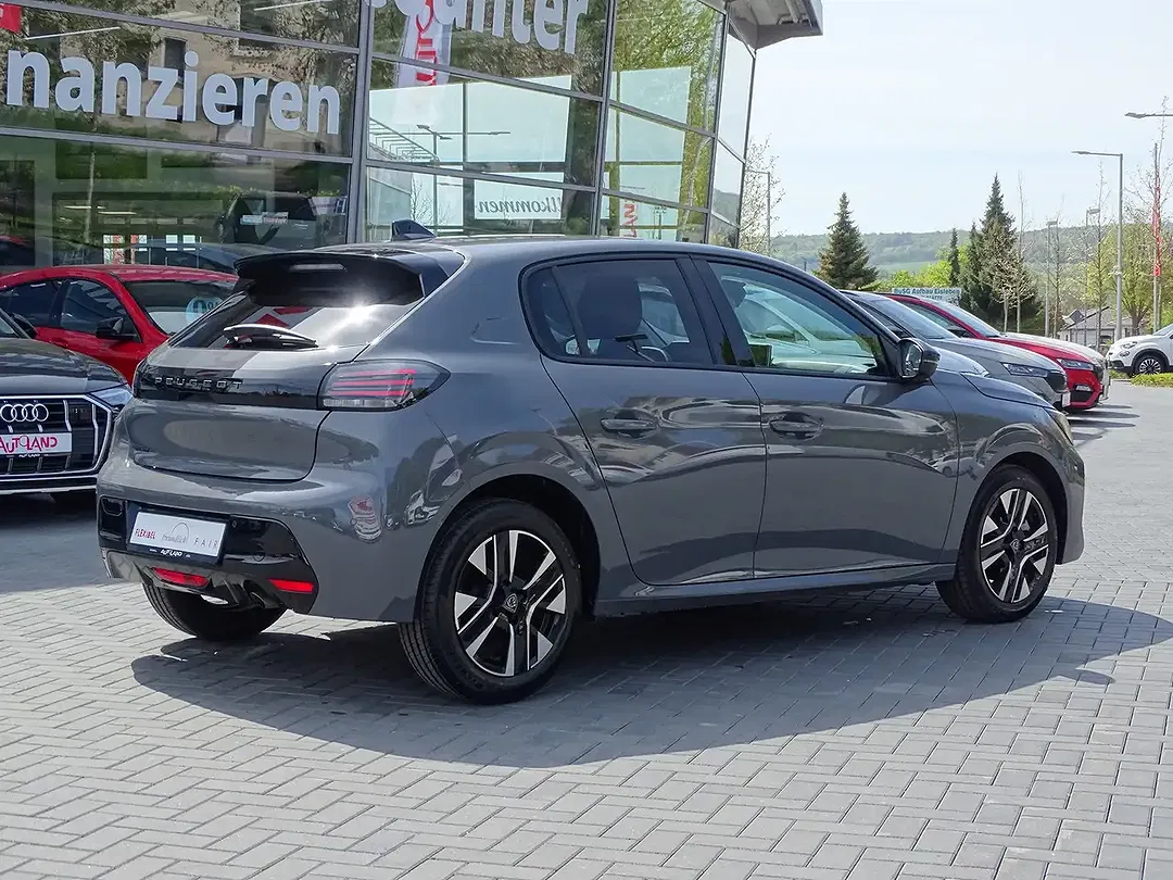 Peugeot 208 - Thumbnail 4