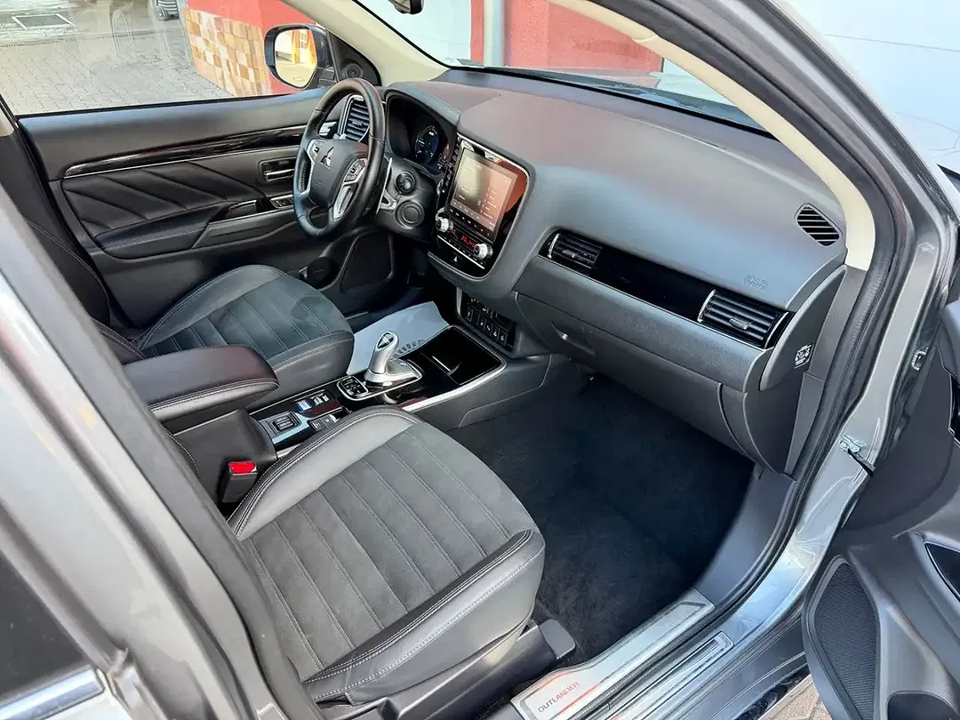 Mitsubishi Outlander - Thumbnail 10