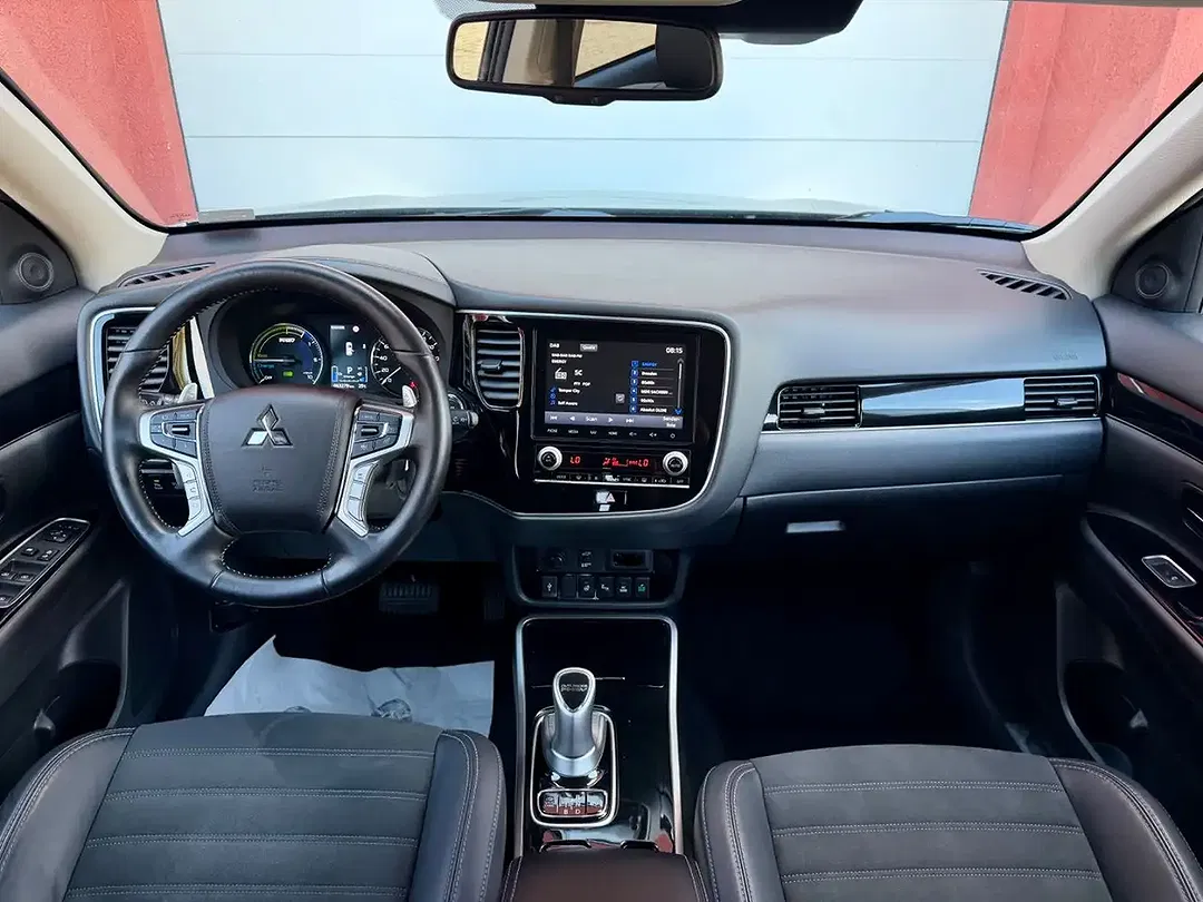 Mitsubishi Outlander - Thumbnail 12