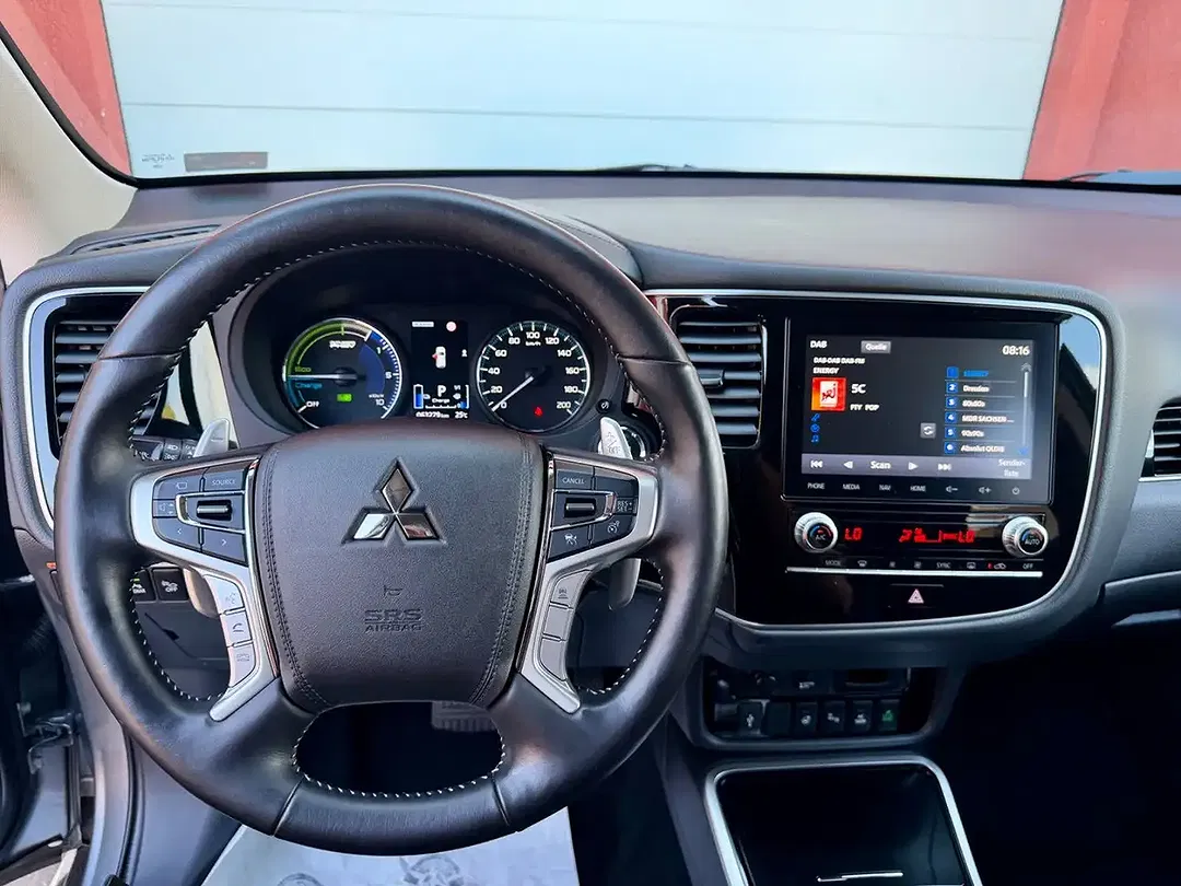 Mitsubishi Outlander - Thumbnail 13