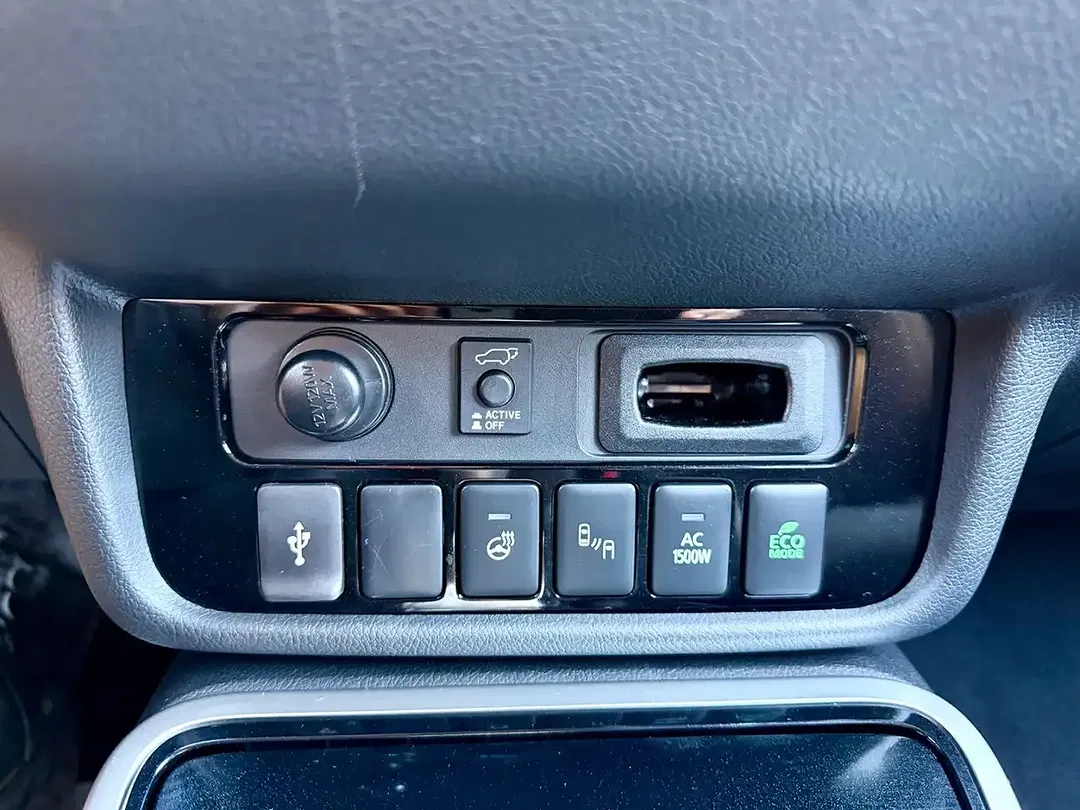 Mitsubishi Outlander - Thumbnail 15