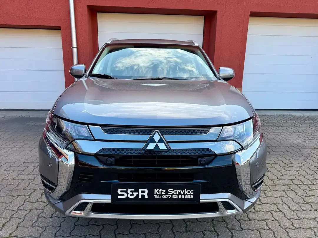 Mitsubishi Outlander - Thumbnail 2
