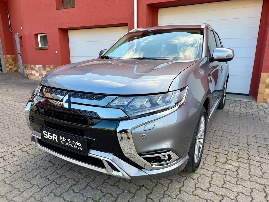 Mitsubishi Outlander - Thumbnail 3