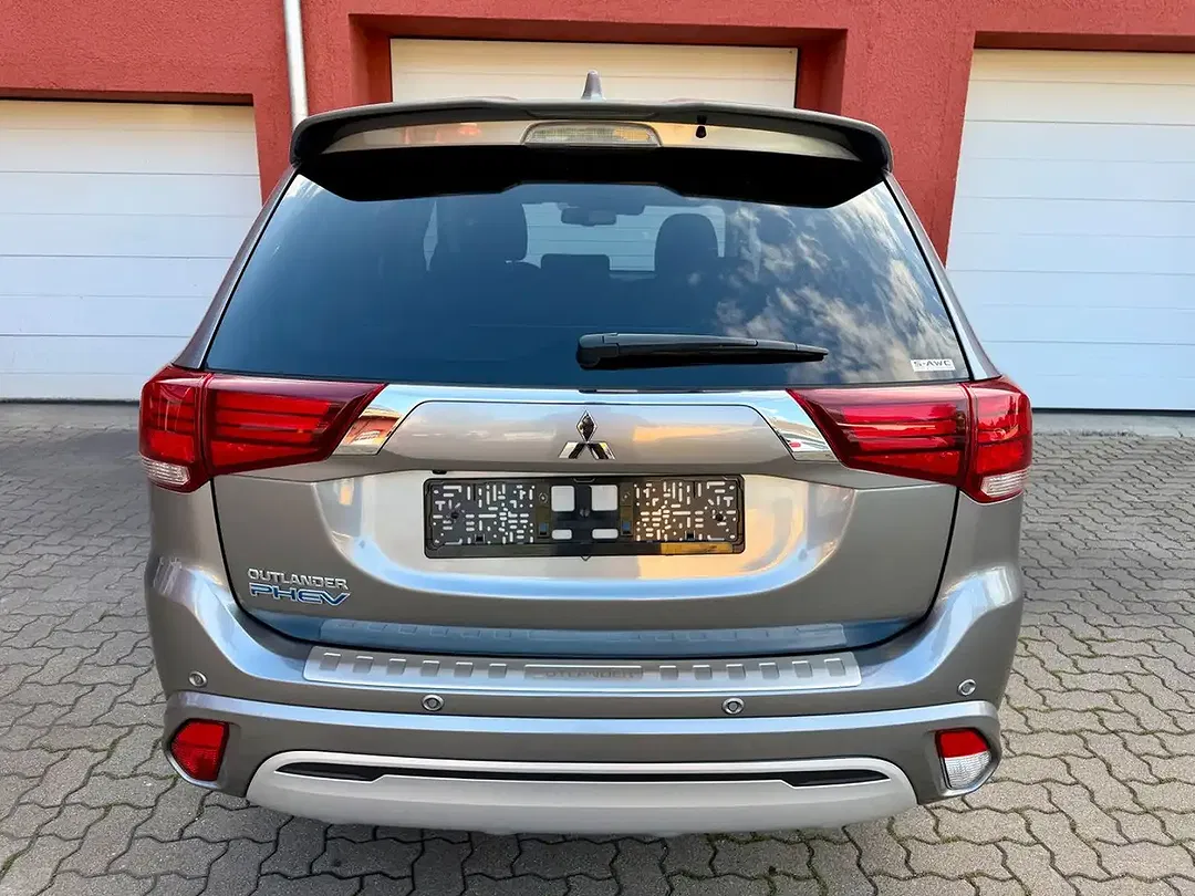 Mitsubishi Outlander - Thumbnail 5