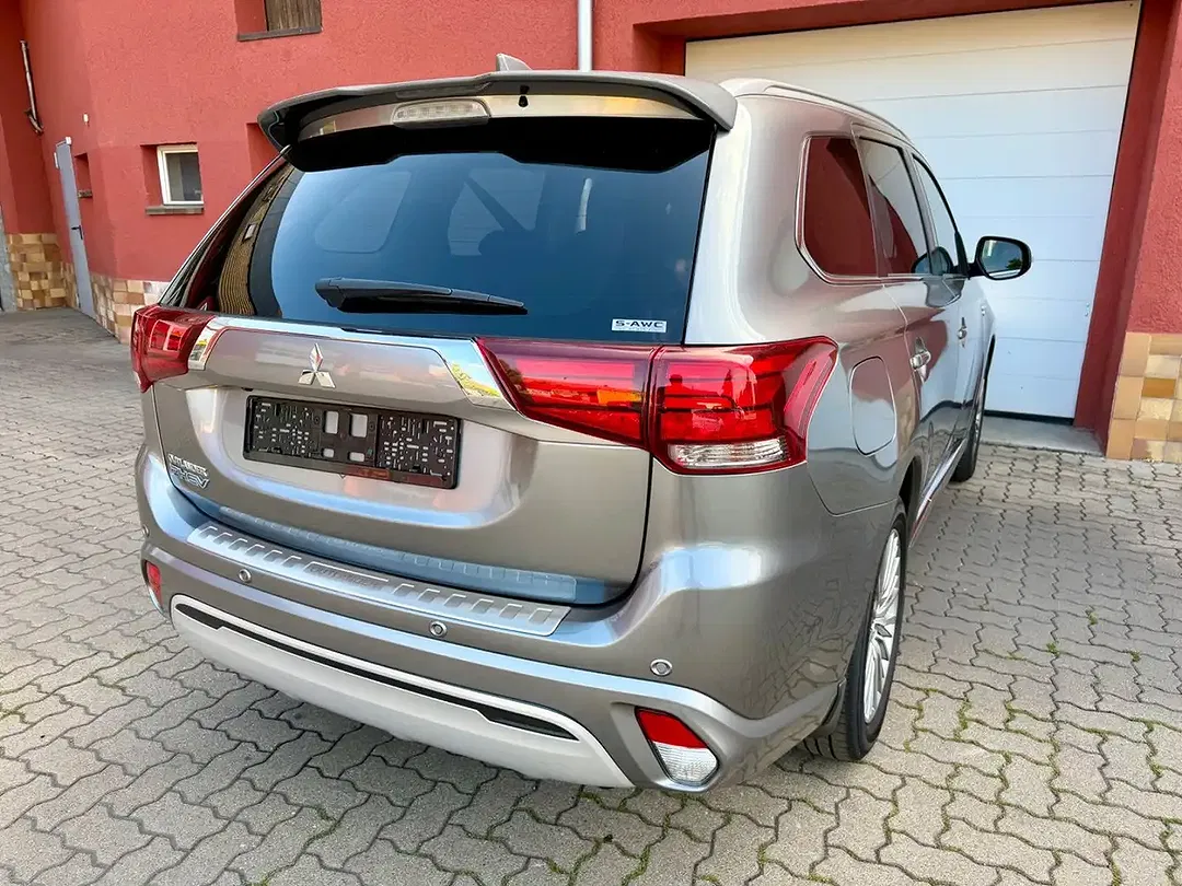 Mitsubishi Outlander - Thumbnail 6