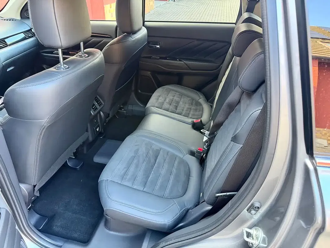 Mitsubishi Outlander - Thumbnail 9