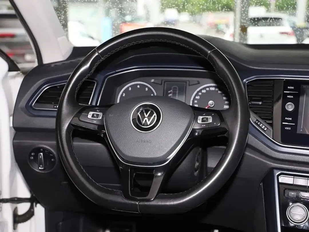 Volkswagen T-Roc - Thumbnail 10