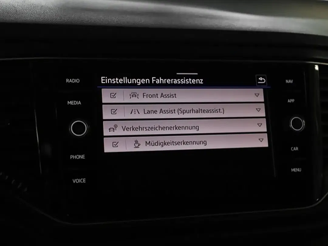 Volkswagen T-Roc - Thumbnail 13