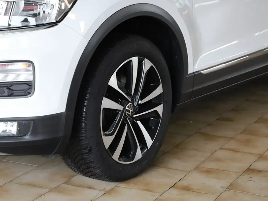 Volkswagen T-Roc - Thumbnail 8