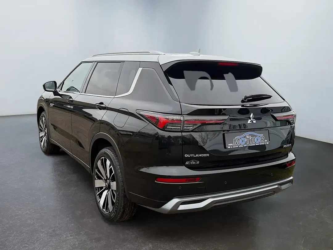 Mitsubishi Outlander - Thumbnail 4