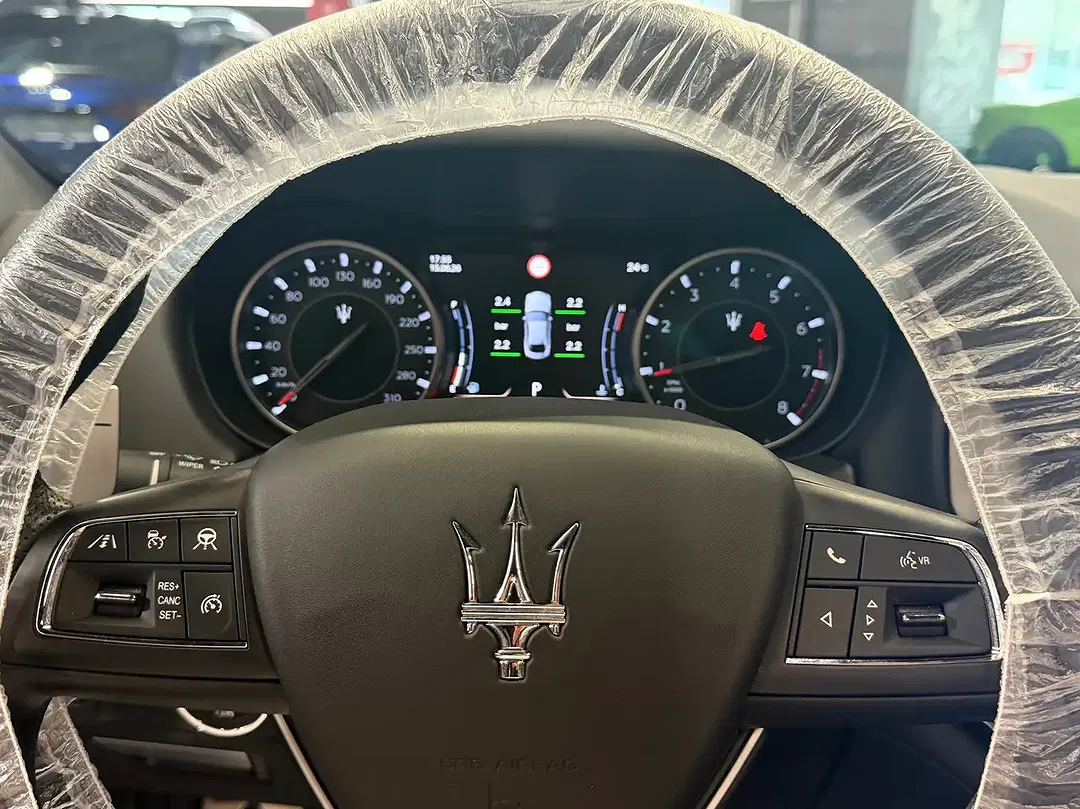 Maserati Ghibli - Thumbnail 13